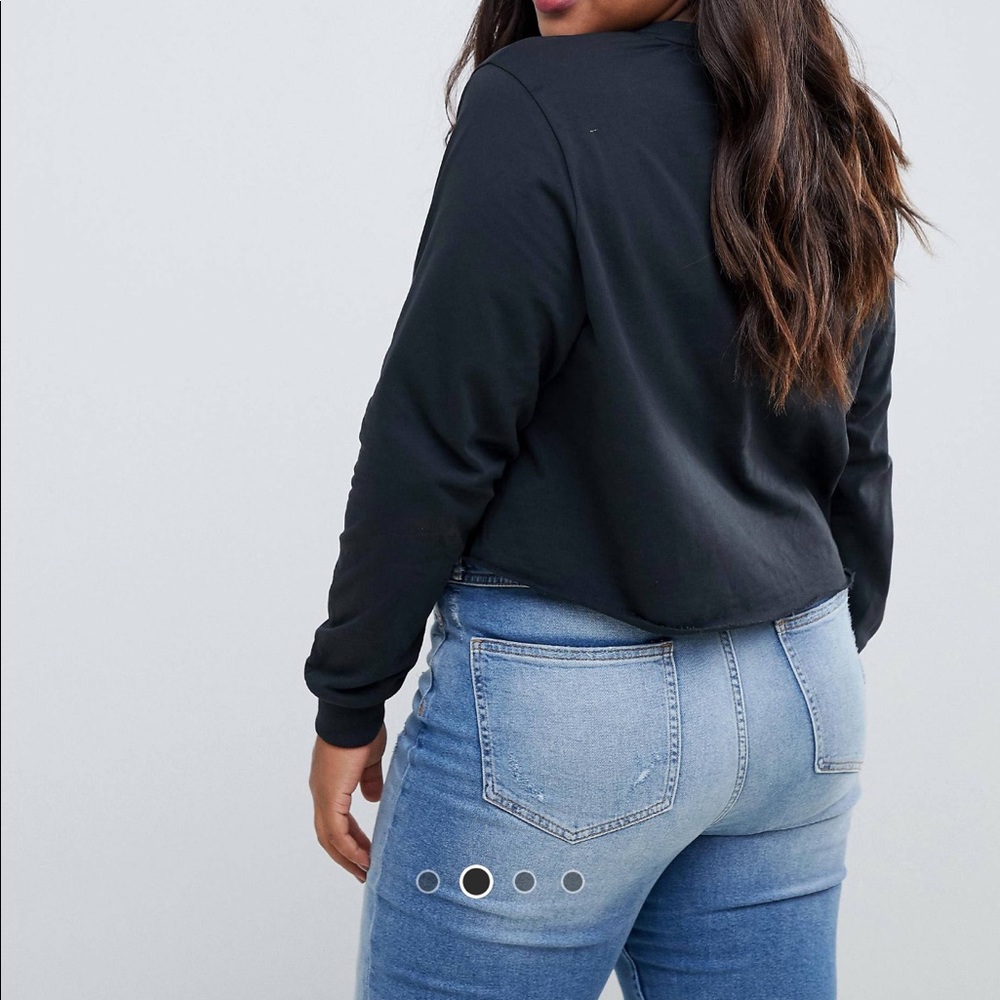 ASOS curve top with floral embroidery - Picture 2 of 3